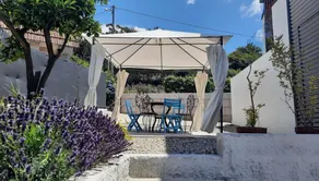 Ideal for families or groups of friends, with private pool. - Image 2