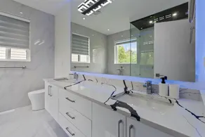 🍁Brand new, cheerful, exquisite 4 BR house,fast wifi,parking🏆 - Image 5