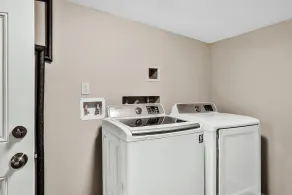 ⭐️Stylish 3/2 🏡 fully renovated in Orange Park⭐️ - Image 2