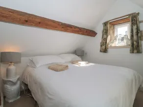 MAYFLY COTTAGE, character holiday cottage in Coln St Aldwyns - Image 3