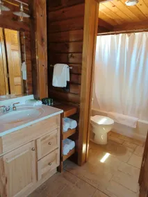 #18 - Flagpole View Cabins - Deluxe Cabin - Image 2