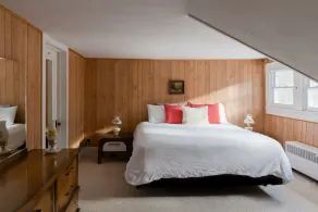 Family friendly with fireplace and swingset - Image 3