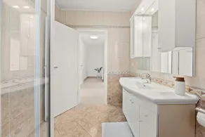 2bedroom apartment - ground floor - Image 3