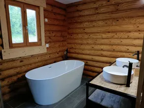 Unique and atypical log cabin - Image 4