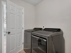 Rare Find 3b Pet Friendly Renovated - Image 2