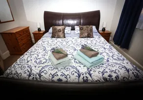 Well-appointed, spacious 3 bedroom riverside cabin in tranquil Norfolk Broads. - Image 3