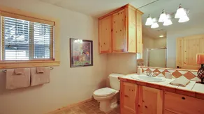 19 Deer Lane-Sunriver, Oregon: Hot Tub, BBQ, WiFi, SHARC Aquatics, Tubing Hill, Mt. Bachelor, Golf, Deschutes River, Tennis, Cykelstier - Image 2