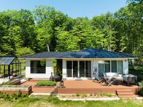 Upstate Kerhonkson Cottage on 2 acres w/ firepit and covered patio to guesthouse - Image 4