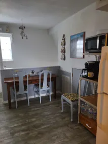 Cute barn style 2-story BnB, between Brenham and Round Top! Great farm views! - Image 3