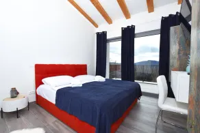 Fritliggende villa på bjerget ved siden af floden Cetina, 24/7 CONCIERGE SERVICE - Image 3