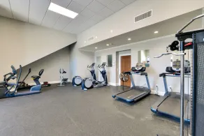 Springfield Studio Rental with Golf Course View! - Image 4