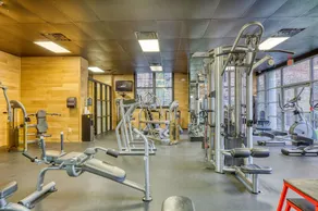 Mod Jersey City 2BR w/ W/D & Doroman, free shuttle to PATH, by Blueground - Image 5