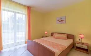 Appartement pour 6 personnes avec piscine et beaux jardins - Image 4