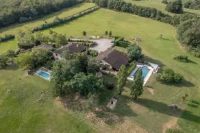 Spacious villa with large pool in quiet location with views. - Image 5