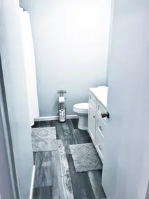 One level condo/ King bed, WiFi- sleeps 4 - Image 3