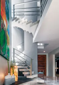 Spectacular ocean views from 3 floors of wide verandas - Image 3