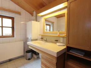 Farmhouse With Views Over the Valley - Image 2