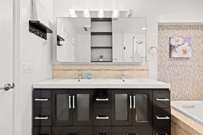 Luxury Estate with Sparkling Pool & Elegant Amenities - Image 3