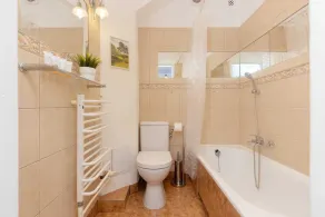 Stylish Apartment in Mokotow | Work Desk | Bathtub - Image 3