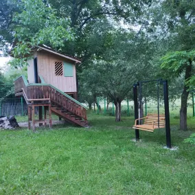 Traditional Romanian cottage w/firepit, huge garden - Image 2