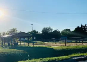 Farmhouse Getaway- Located between Pratt & Kingman easy access to HWY 54 - Image 2