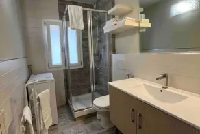 Cozy apartment with 3 bedrooms located in the historical part of the city - Image 3