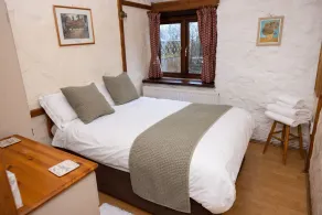 Ivy Cottage - sleeps 5 guests  in 2 bedrooms - Image 2