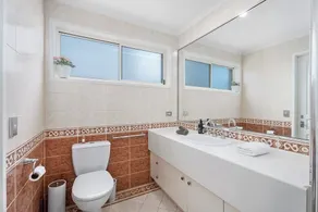 Main River Mansion 5 bed + pool - Image 3