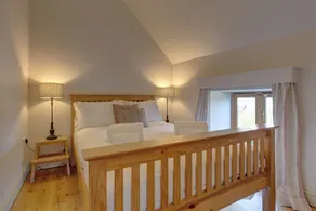 Workshop - sleeps 8 guests  in 4 bedrooms - Image 5