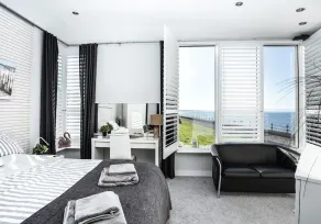 Spectacular ground floor apartment with unbeatable views across the Firth of Forth. - Image 5