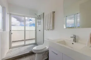 Villa on the beach: 5 ocean front suites and 2 bunk rooms - Image 4