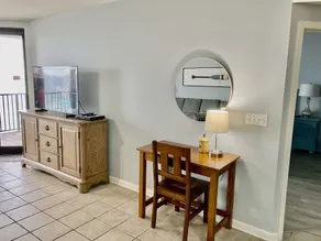 Schöne Wohnung im 8. Stock mit herrlichem Blick und nur wenige Schritte von Flora-Bama! - Image 2