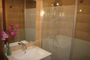 App. RIGO 1-A(right, 2 bedrooms): Spacious beach apartment, frontal sea view - Image 3