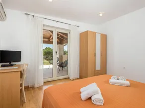 Stunning private villa for 10 people with A/C, WIFI, private pool, TV, terrace and pets allowed - Image 5