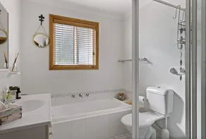 Jillbys House at Narrawallee - Image 3