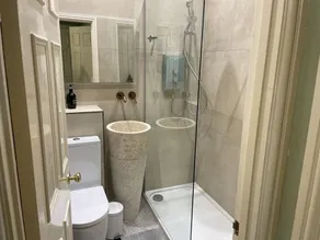 Grade 1 - Centrally located Georgian Maisonette - 2 bedroom - Image 2