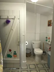 Quaint Waterfront Cottage - Image 3
