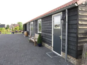 Beautiful b&b/ vacation home located on a large garden surrounded by water. - Image 3