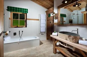 Almchalet Jagd-Stub'n, 1-6 Personen, 107 qm, Dusche/WC + Bad/WC, Balkon+Terrasse, TV, W-LAN, Wärmekabine, 3 Schlafzimmer - Image 3