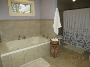 4 bedrms and 3 bathrms. Pool & Hot tub, Firepit, short drive to town & beach - Image 5