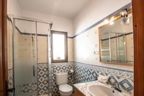 Villa \"Caminito del Rey\" con vistas a la montaña, piscina, jardín, aire acondicionado y Wi-Fi - Image 2