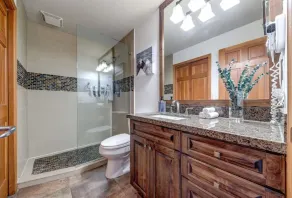 Central 2BR with Prime Amenities - Image 5