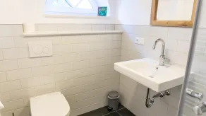 Modernes Reet Gedecktes Ferienhaus für 4 in der Hafenstadt Tönning - Image 5