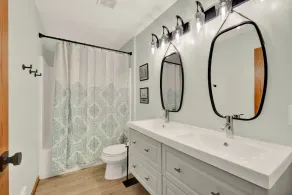 Modern 3 BR Minutes to WI Statefair, MKE Zoo, Brewers, & Hospital - Image 2