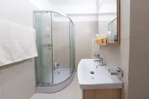 Central Apartment with Underground Parking - Image 4