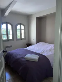 Renoveret fåreband i Provence på et enestående sted med swimmingpool - Image 4