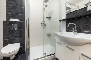 Appartement en forêt avec balcon | 2,5 km de la plage - Image 2