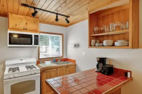 Rouge Cobb Mountain Hotel - Cabin 5 - Image 3