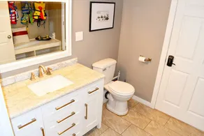 Lake Access Cottage at Derby Lake Sleeps 8 - Image 5