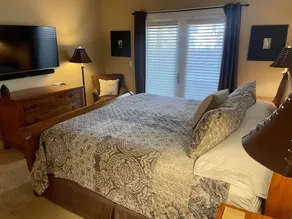 Private Retreat at River Wild in Mt Bachelor Village, Private HotTub, A/C, WiFi - Image 3